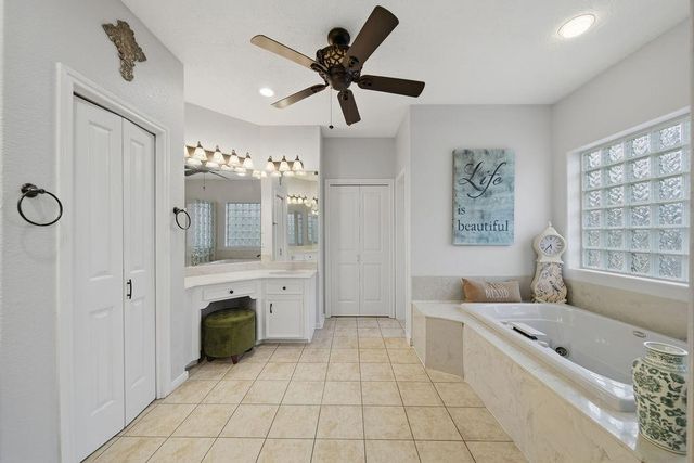 527 S Ohio Avenue, La Porte, TX 77571