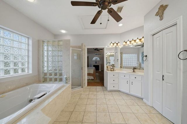 527 S Ohio Avenue, La Porte, TX 77571