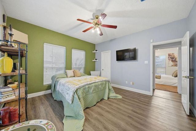 527 S Ohio Avenue, La Porte, TX 77571