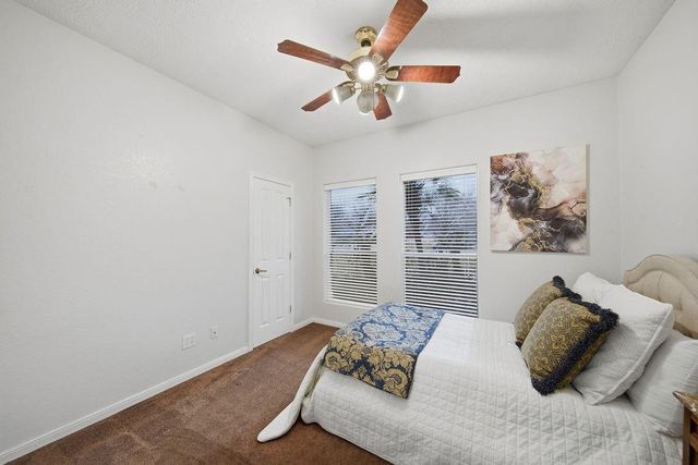 527 S Ohio Avenue, La Porte, TX 77571