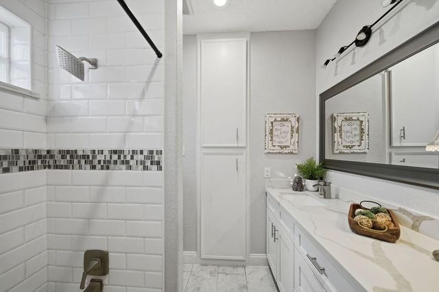 527 S Ohio Avenue, La Porte, TX 77571