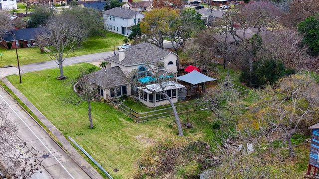 527 S Ohio Avenue, La Porte, TX 77571