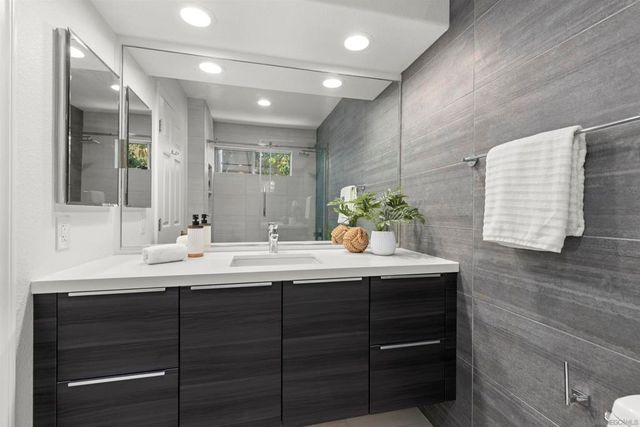 4913 Smith Canyon Ct, San Diego, CA 92130