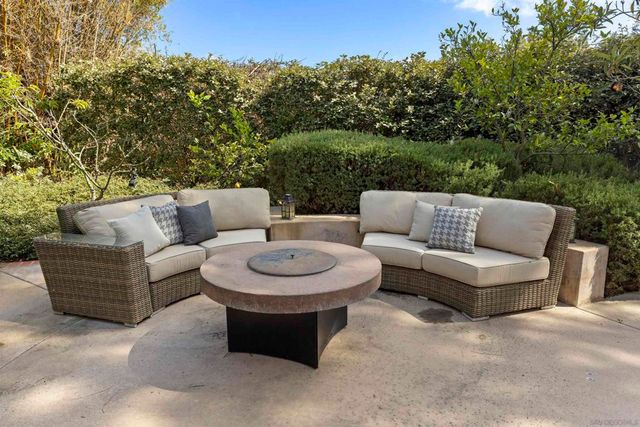 4913 Smith Canyon Ct, San Diego, CA 92130