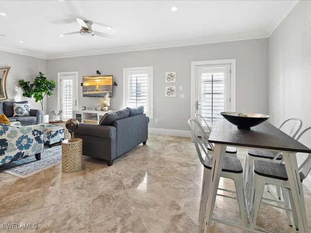 292 14th AVE S F, Naples, FL 34102