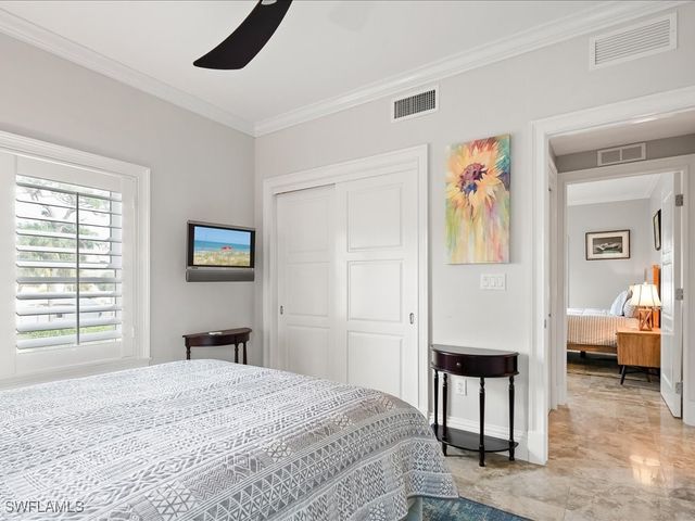 292 14th AVE S F, Naples, FL 34102