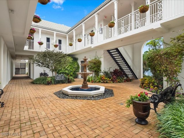 292 14th AVE S F, Naples, FL 34102