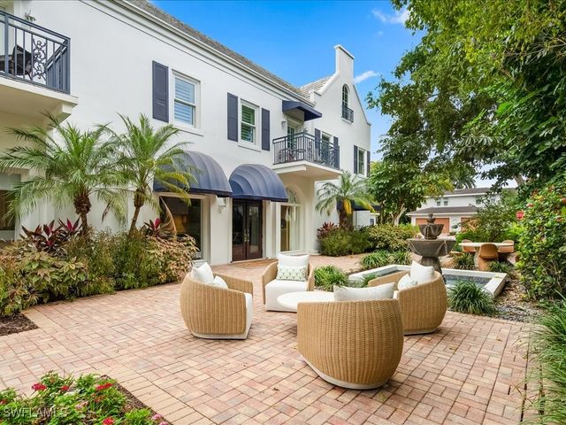 292 14th AVE S F, Naples, FL 34102