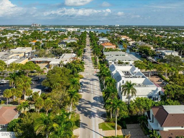 292 14th AVE S F, Naples, FL 34102