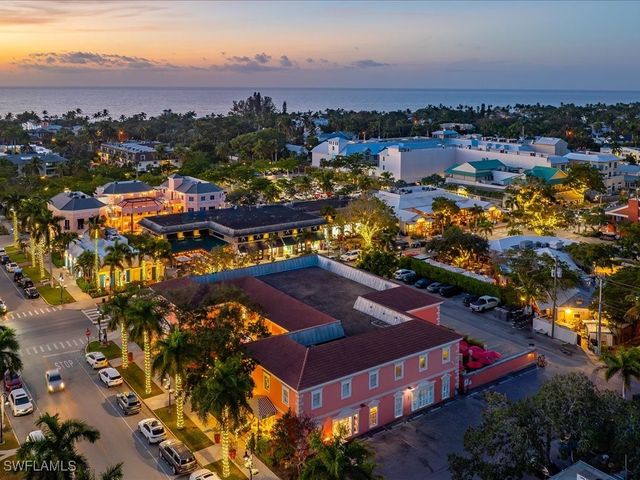 292 14th AVE S F, Naples, FL 34102