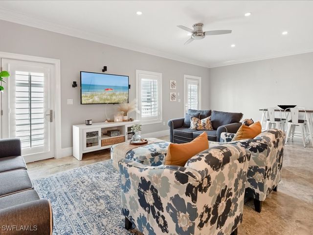 292 14th AVE S F, Naples, FL 34102