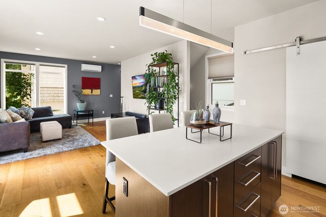 1616 Taylor Avenue N, Seattle, WA 98109