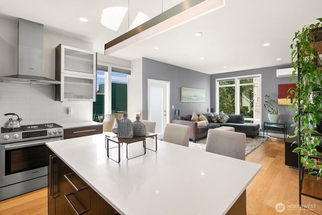 1616 Taylor Avenue N, Seattle, WA 98109