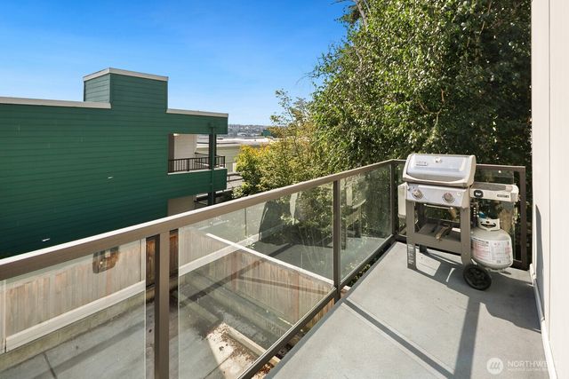 1616 Taylor Avenue N, Seattle, WA 98109