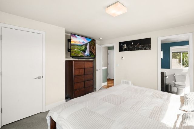 1616 Taylor Avenue N, Seattle, WA 98109