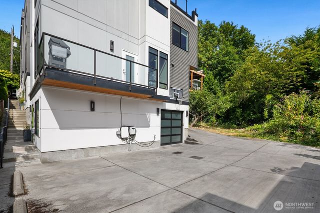 1616 Taylor Avenue N, Seattle, WA 98109