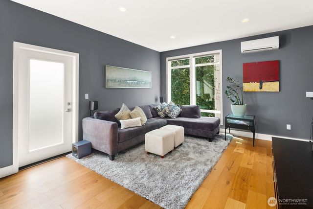 1616 Taylor Avenue N, Seattle, WA 98109