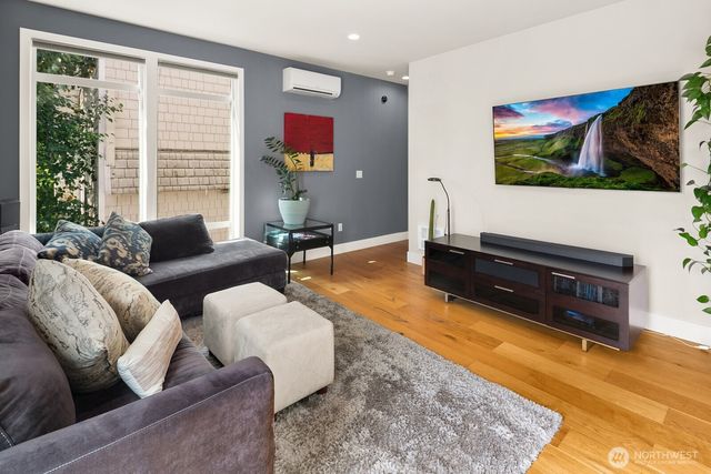 1616 Taylor Avenue N, Seattle, WA 98109