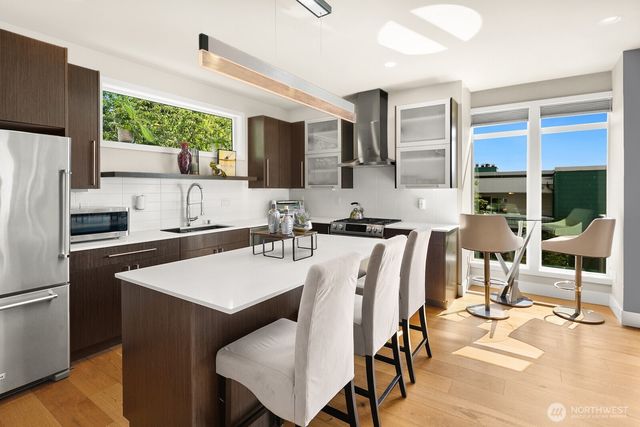 1616 Taylor Avenue N, Seattle, WA 98109