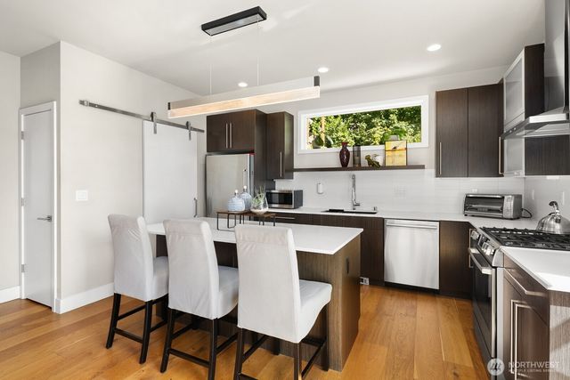 1616 Taylor Avenue N, Seattle, WA 98109