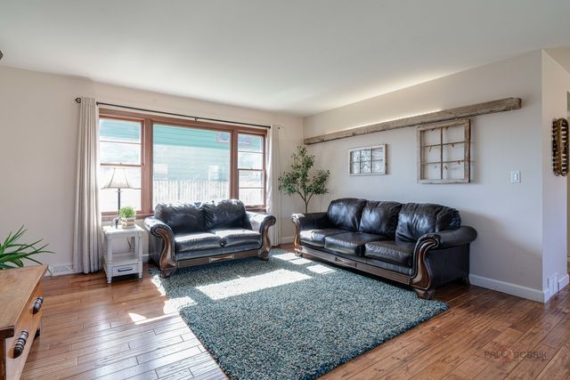 34049 N Hickory Avenue, Grayslake, IL 60030