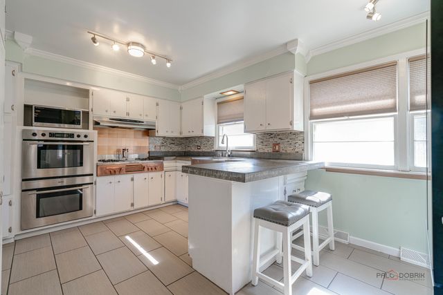 34049 N Hickory Avenue, Grayslake, IL 60030