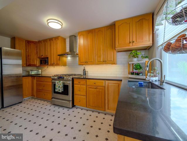 854 GAINSBORO RD, Drexel Hill, PA 19026