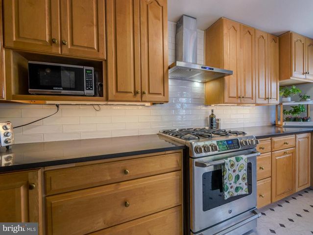 854 GAINSBORO RD, Drexel Hill, PA 19026