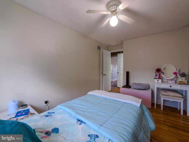 854 GAINSBORO RD, Drexel Hill, PA 19026