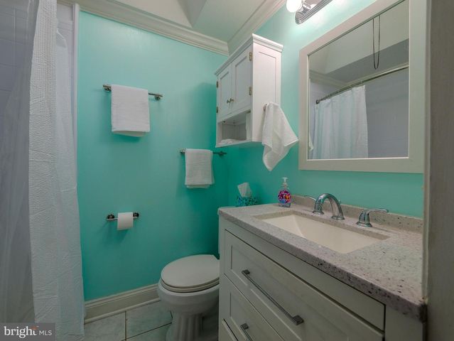 854 GAINSBORO RD, Drexel Hill, PA 19026