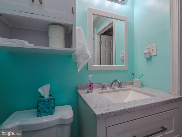 854 GAINSBORO RD, Drexel Hill, PA 19026