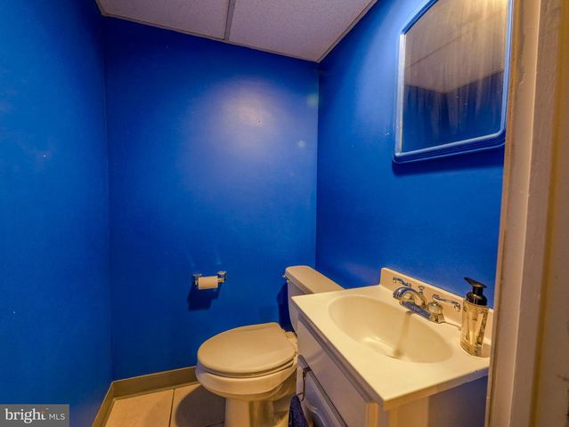 854 GAINSBORO RD, Drexel Hill, PA 19026