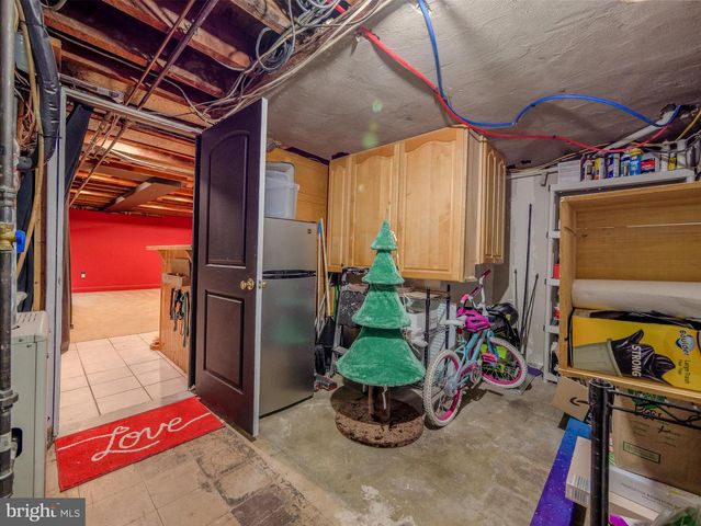 854 GAINSBORO RD, Drexel Hill, PA 19026