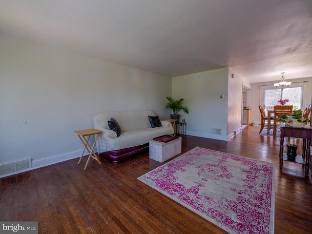 854 GAINSBORO RD, Drexel Hill, PA 19026