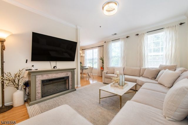 17 Conover Ter, Lebanon Boro, NJ 08833