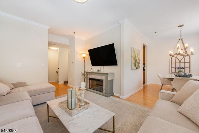 17 Conover Ter, Lebanon Boro, NJ 08833