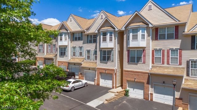 17 Conover Ter, Lebanon Boro, NJ 08833