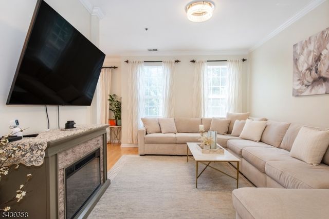 17 Conover Ter, Lebanon Boro, NJ 08833