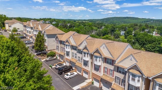17 Conover Ter, Lebanon Boro, NJ 08833