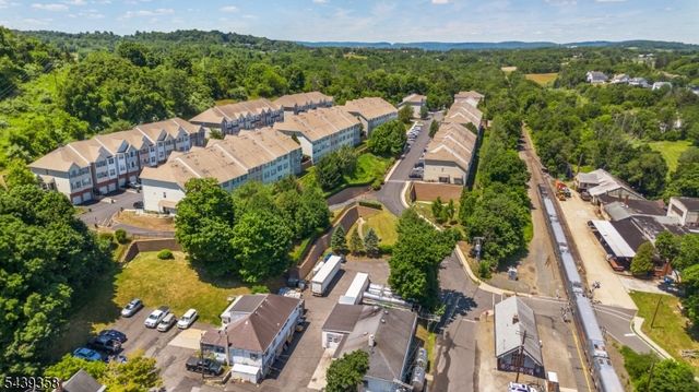 17 Conover Ter, Lebanon Boro, NJ 08833