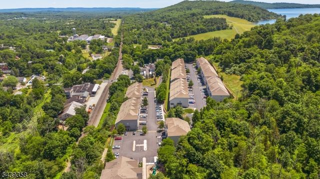 17 Conover Ter, Lebanon Boro, NJ 08833