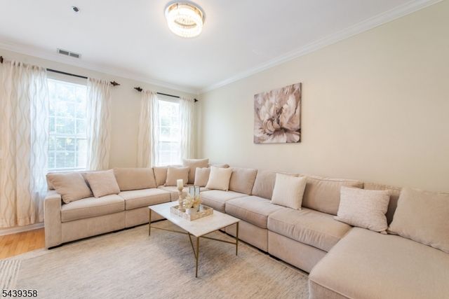 17 Conover Ter, Lebanon Boro, NJ 08833