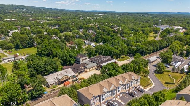 17 Conover Ter, Lebanon Boro, NJ 08833