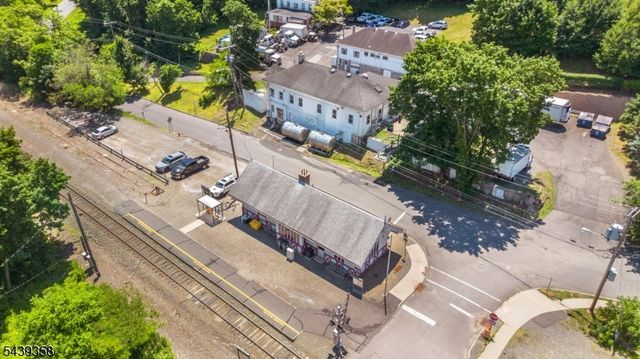 17 Conover Ter, Lebanon Boro, NJ 08833