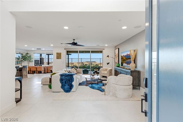 424 Crown Mesa Avenue, Las Vegas, NV 89138
