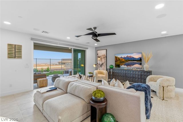 424 Crown Mesa Avenue, Las Vegas, NV 89138