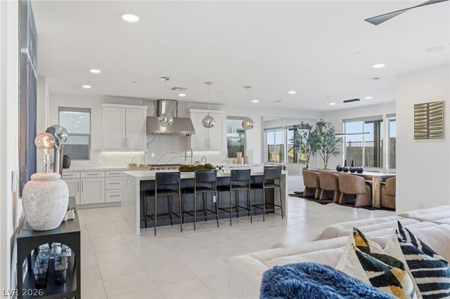424 Crown Mesa Avenue, Las Vegas, NV 89138