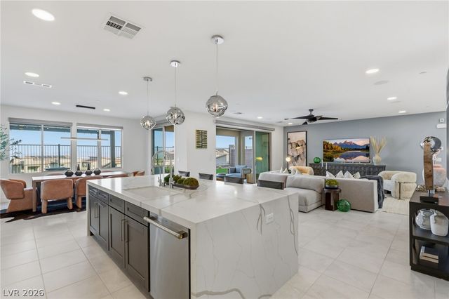 424 Crown Mesa Avenue, Las Vegas, NV 89138