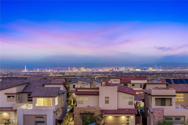 424 Crown Mesa Avenue, Las Vegas, NV 89138