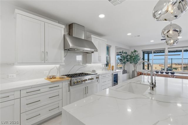 424 Crown Mesa Avenue, Las Vegas, NV 89138